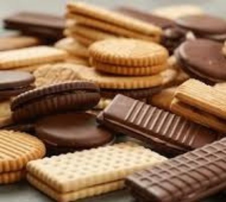 صورة لقسم الشوكولاتة والبسكويت